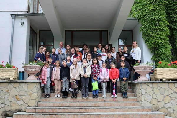 Micii aventuriști într-o drumeție în inima Codrilor