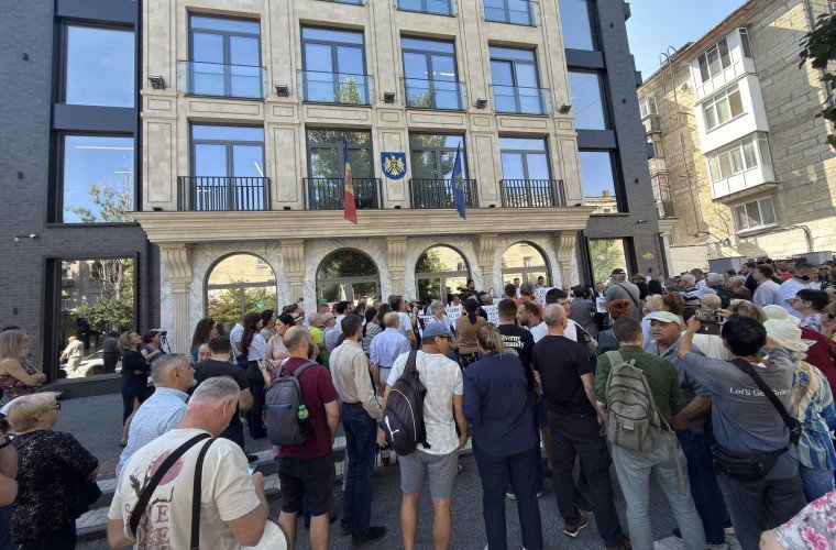 Protest la ANRE împotriva majorării tarifelor la gaze