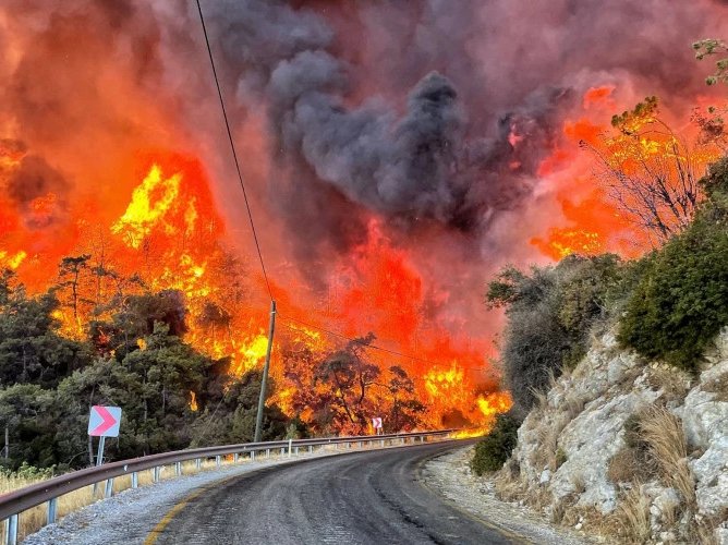 Turcia reușește să controleze majoritatea incendiilor de vegetație