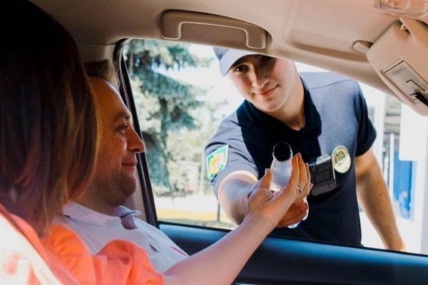 Apă potabilă pentru călători la frontieră, în plină caniculă
