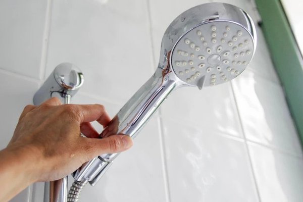 Chișinău: mai multe adrese din Centru rămân fără apă caldă pentru testarea rețelelor termice