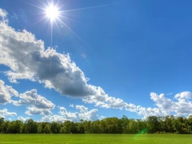 Prognoza calității aerului: joi, aer mai curat datorită vântului din nord