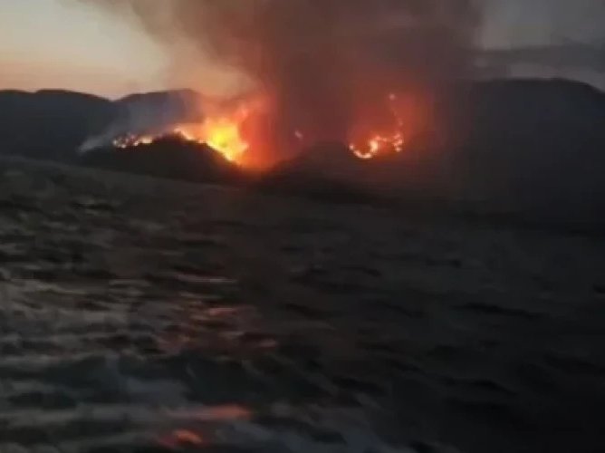 Incendiu de pădure în Marmaris, Turcia: flăcările amenință o zonă de coastă