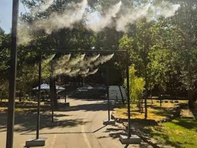 Coridoare cu pulverizare de apă pentru răcorire în parcurile din Chișinău
