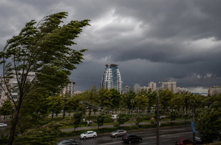 Avertizare meteorologică: Cod Galben de vânt puternic în Republica Moldova