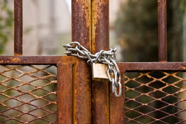 Accesul la apă, drept garantat: amendă pentru blocarea unei fântâni publice