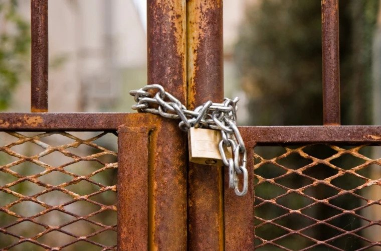 Accesul la apă, drept garantat: amendă pentru blocarea unei fântâni publice