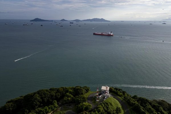 Canalul Panama reduce traficul navelor din cauza secetei provocate de El Niño