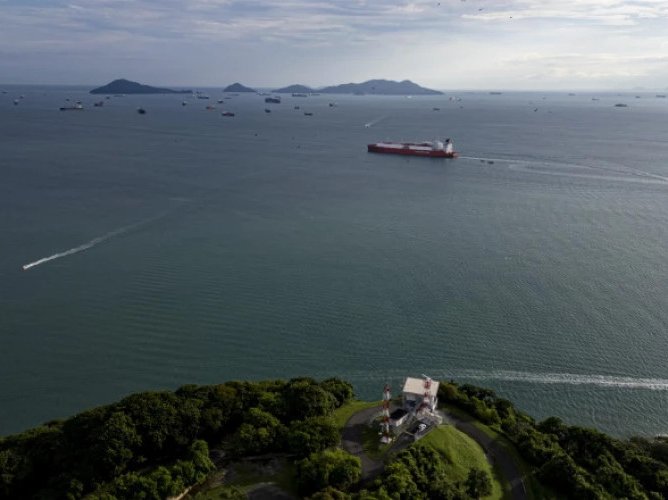 Canalul Panama reduce traficul navelor din cauza secetei provocate de El Niño