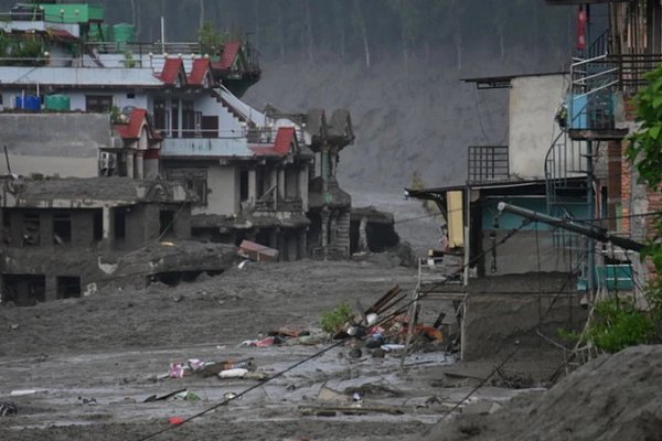 Prăbușirea unui ghețar provoacă viituri catastrofale în Nepal și Tibet