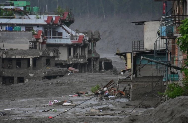 Prăbușirea unui ghețar provoacă viituri catastrofale în Nepal și Tibet