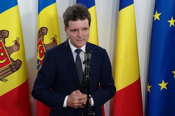 Nicușor Dan: România a cerut Ucrainei să permită trecerea navelor cu petrol kazah