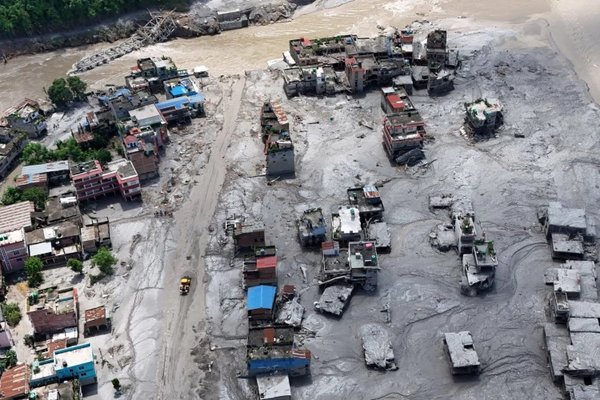 Inundații catastrofale în Nepal și Tibet: topirea ghețarilor și ploile torențiale fac victime