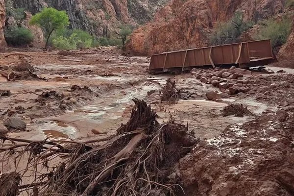 Inundații devastatoare în Marele Canion: două persoane au murit, 14 sunt dispărute