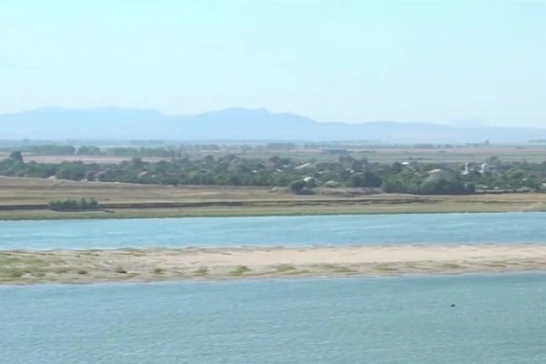 Dunărea, la cote critice: o navă încărcată a eșuat lângă Ruse, autoritățile exclud riscul de poluare