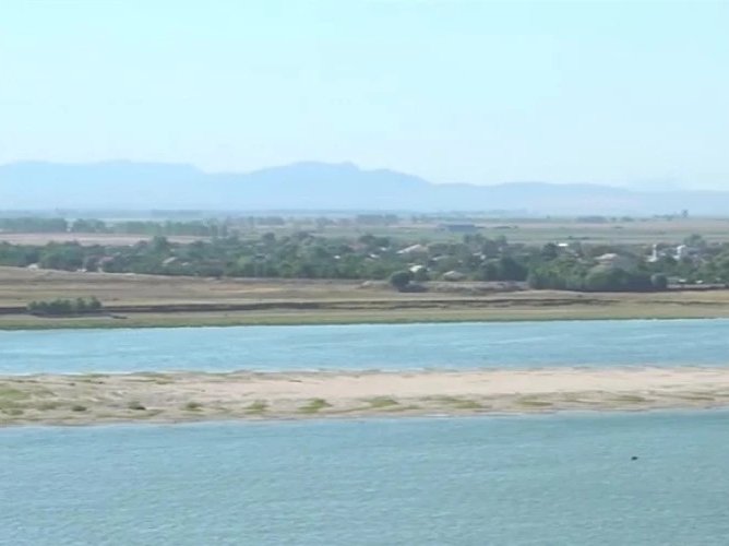 Dunărea, la cote critice: o navă încărcată a eșuat lângă Ruse, autoritățile exclud riscul de poluare