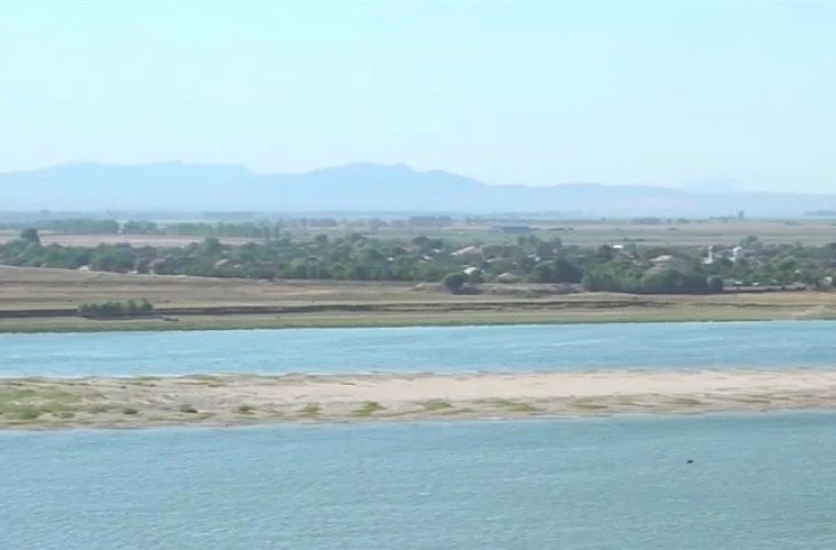 Dunărea, la cote critice: o navă încărcată a eșuat lângă Ruse, autoritățile exclud riscul de poluare