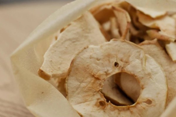 Ambalaje biodegradabile din resturi vegetale: inovația brevetată de o tînără din Chișinău