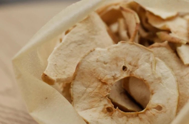 Ambalaje biodegradabile din resturi vegetale: inovația brevetată de o tînără din Chișinău