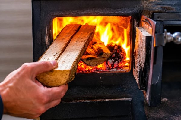 Pompierii îndeamnă la verificarea sobelor înainte de sezonul rece: monoxidul de carbon, pericolul invizibil din locuințe