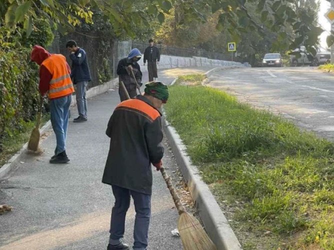 Chișinăul intensifică salubrizarea înainte de Hramul Orașului