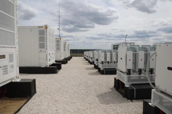 Facilități fiscale și vamale propuse pentru investitorii în stocarea energiei în baterii