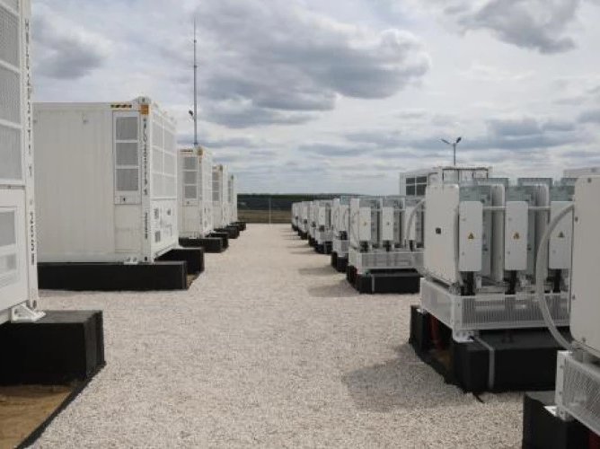 Facilități fiscale și vamale propuse pentru investitorii în stocarea energiei în baterii