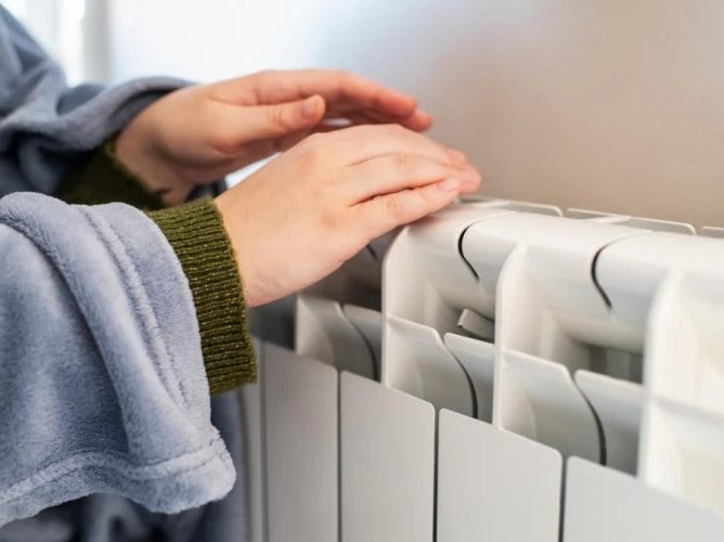 Locuitorii unui bloc din Chișinău riscă să rămână fără gaze și energie din cauza unui litigiu de administrare