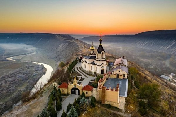 Un traseu ecoturistic de 24 km leagă conacele Lazo și Balioz din Orheiul Vechi