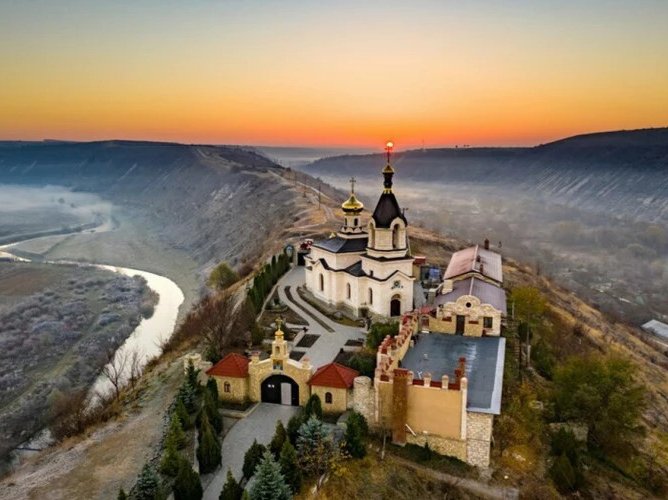Un traseu ecoturistic de 24 km leagă conacele Lazo și Balioz din Orheiul Vechi