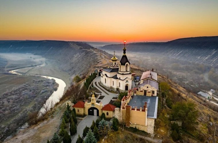 Un traseu ecoturistic de 24 km leagă conacele Lazo și Balioz din Orheiul Vechi