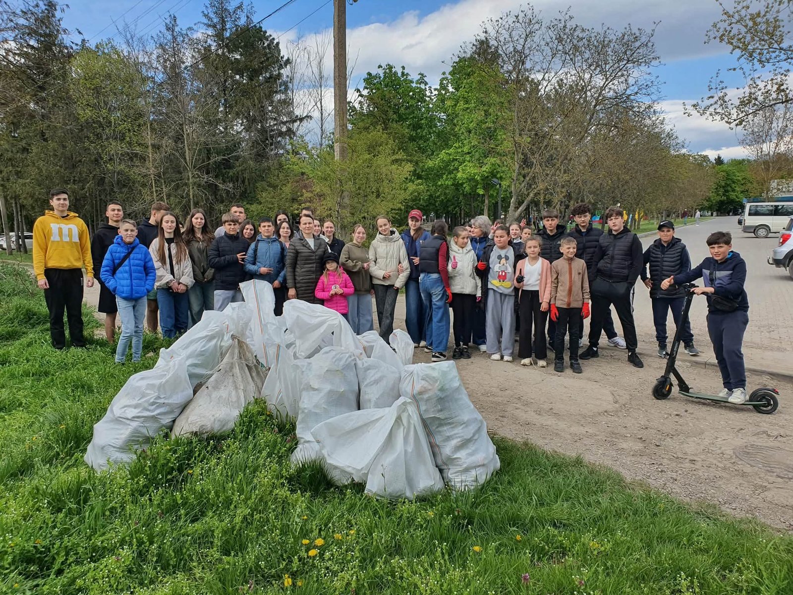 Tinerii din Republica Moldova iau pulsul mediului în comunitățile lor