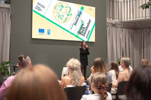 Tinerii din Moldova își pot transforma ideile de mediu în startup-uri la GreenTech Lab