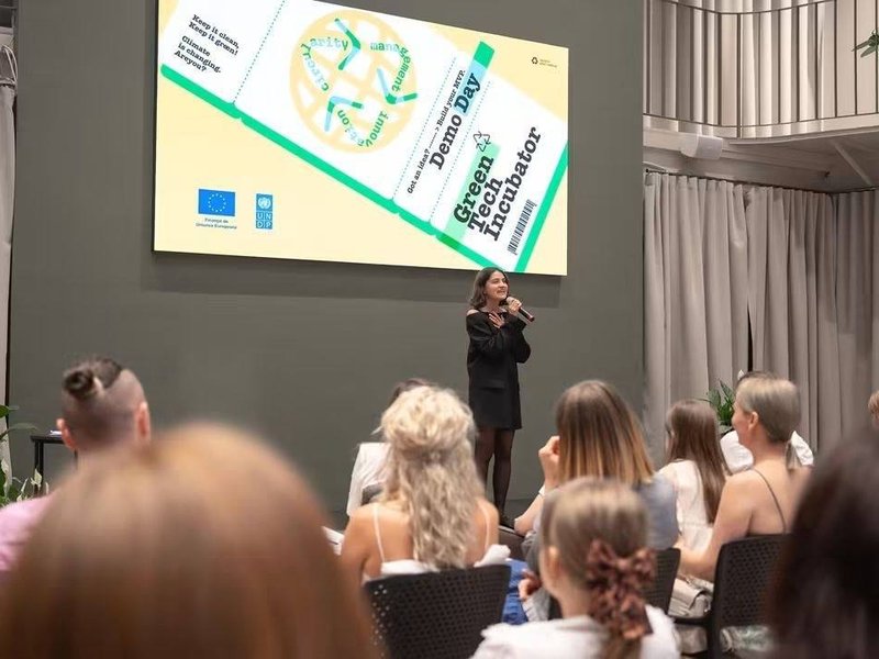 Tinerii din Moldova își pot transforma ideile de mediu în startup-uri la GreenTech Lab