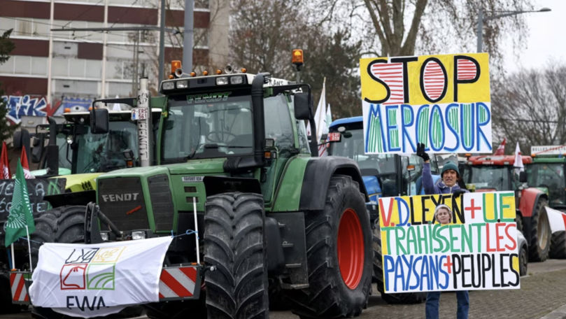 Mii de fermieri, inclusiv din România, protestează la Strasbourg împotriva acordului Mercosur